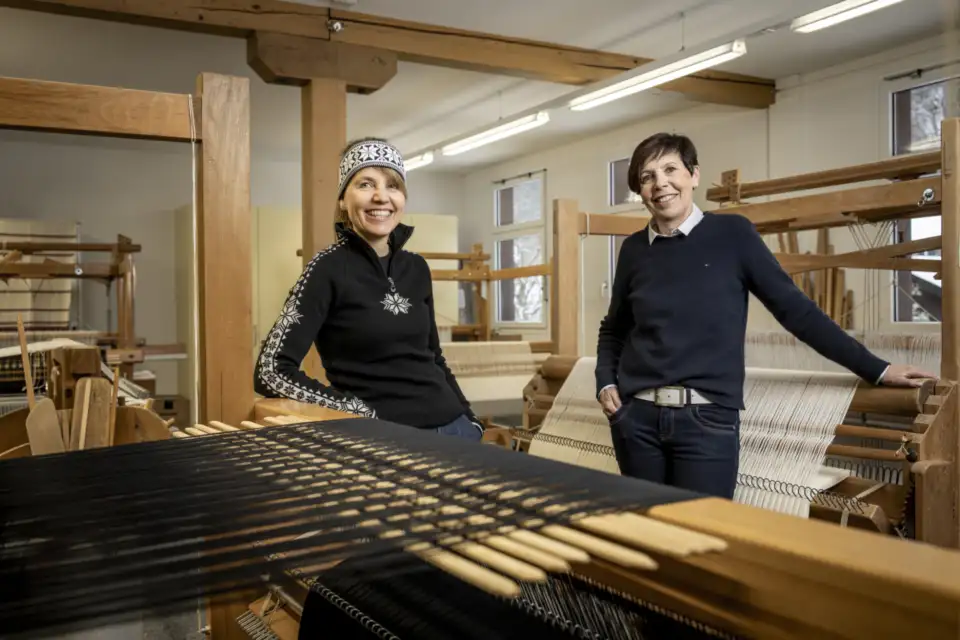 Sabine Bütikofer und Margret Lucek-Anderegg Traditionelles Webhandwerk in der Werkstatt