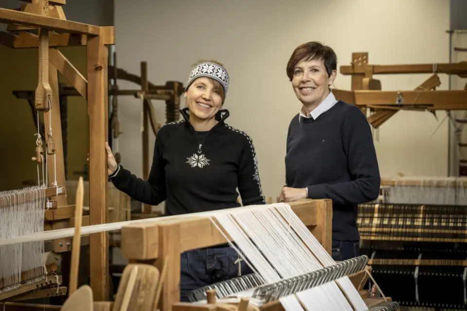 Sabine Bütikofer und Margret Lucek-Anderegg Traditionelles Webhandwerk in der Werkstatt