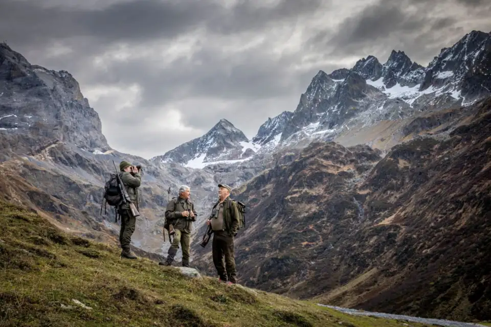 Porträt Dres Huber, Otto von Weissenfluh und Chingel Graber bei der Jagd