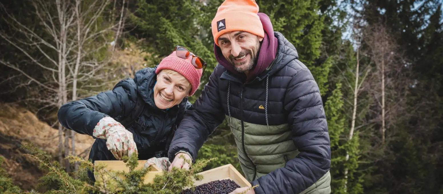 Davide Tiraboschi und Lisa Beck im Wald